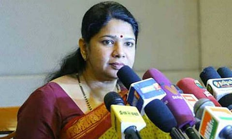 வணிக சிலிண்டர் நிறுத்தத்தால் அச்சம் - கனிமொழி எம்.பி.