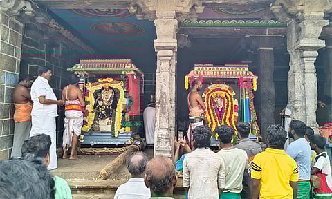 மண்டபத்தில் எழுந்தருளிய நடராஜர், சிவகாமசுந்தரி