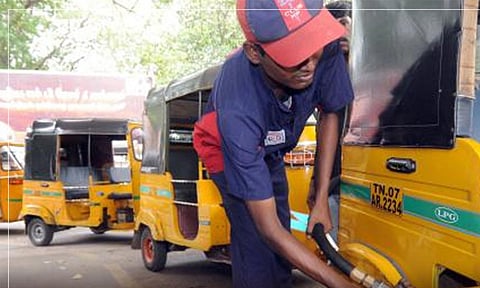 சென்னையில் எல்.பி.ஜி கேஸ் நிலையங்கள் மூடல் - ஆட்டோ ஓட்டுநர்கள் வேதனை 