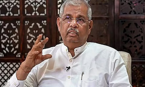 தமிழக பொறுப்பு கவர்னர் ராஜேந்திர விஸ்வநாத் அர்லேகர் நாளை பதவி ஏற்கிறார்