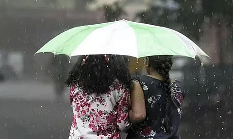 தமிழ்நாட்டில் 4 நாட்கள் கோடை மழைக்கு வாய்ப்பு - வானிலை மையம் தகவல் 