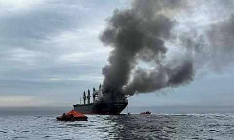 தாய்லாந்தில் இருந்து இந்தியா நோக்கி வந்த கப்பல் மீது தாக்குதல் :  3 பேர் மாயம்