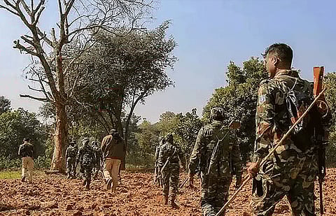 சத்தீஸ்கரில் 108 நக்சலைட்டுகள் சரண்: பணம், தங்கம் பறிமுதல்
