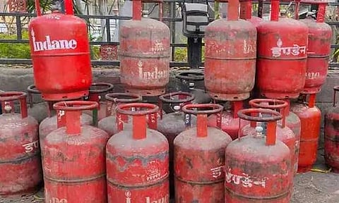 கிராமங்களில் சிலிண்டர் முன்பதிவு செய்யும் கால அவகாசம் அதிகரிப்பு