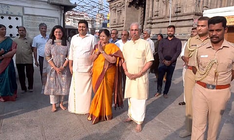 மயிலாப்பூர் கபாலீஸ்வரர் கோவிலில் பொறுப்பு கவர்னர் ராஜேந்திர அர்லேகர் சாமி தரிசனம்