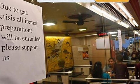 வணிக சிலிண்டர் விநியோகம் நிறுத்தம்: சென்னையில் 215 ஓட்டல்கள் மூடல்