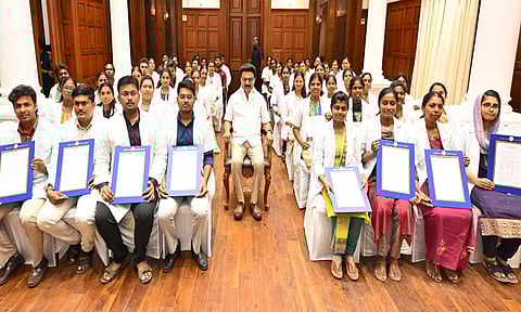 சிறப்பு மருத்துவர் பணியிடங்களுக்கு தேர்வு செய்யப்பட்ட 250 பேருக்கு பணி நியமன ஆணை: மு.க.ஸ்டாலின் வழங்கினார்