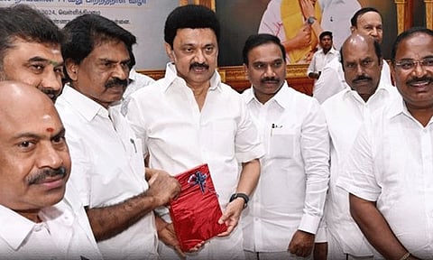 திமுக கூட்டணியில் கொங்குநாடு மக்கள் தேசியக் கட்சிக்கு 2 தொகுதிகள் ஒதுக்கீடு
