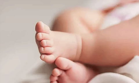 தண்ணீர் தொட்டியில் தவறி விழுந்து இரண்டரை வயது குழந்தை பலி
