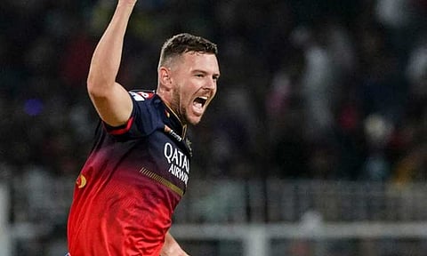 ஐபிஎல் தொடரிலிருந்து பெங்களூரு வீரர் ஹேசில்வுட் விலகல் ? 