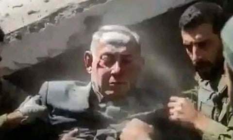 இஸ்ரேல் பிரதமர் நெதன்யாகு கொல்லப்பட்டாரா? காயத்துடன் கிடக்கும் புகைப்படம் வைரல்
