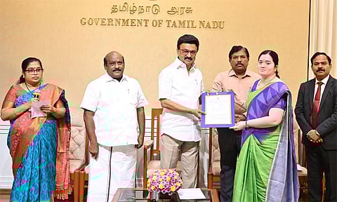 5 உதவிப் பேராசிரியர்களுக்கு பணிநியமன ஆணைகளை வழங்கினார் மு.க.ஸ்டாலின் 