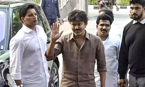 கரூர் கூட்ட நெரிசல்: சிபிஐ விசாரணைக்கு ஆஜராக டெல்லி புறப்பட்டார் விஜய்