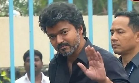 கரூர் கூட்ட நெரிசல் வழக்கு: சிபிஐ விசாரணைக்கு ஆஜராக இன்று டெல்லி செல்கிறார் விஜய்