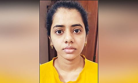 கல்லீரல் தானம் செய்து தந்தையின் உயிரை காப்பாற்றிய இளம்பெண்... நெகிழ்ச்சி சம்பவம்