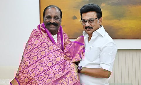 ஞானபீட விருது பெற்ற வைரமுத்துவை சந்தித்து பாராட்டிய மு.க.ஸ்டாலின்