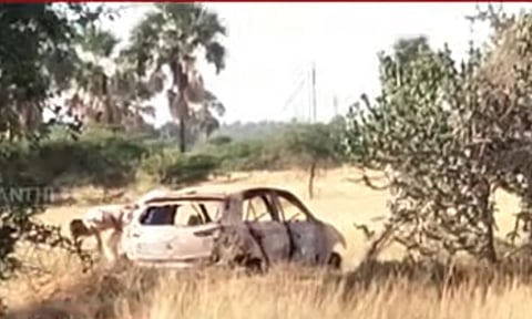 காரில் எரிந்த நிலையில் 4 உடல்கள் மீட்பு - திசையன்விளை அருகே பரபரப்பு