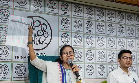 
291 தொகுதிகளுக்கான வேட்பாளர் பட்டியலை வெளியிட்ட திரிணாமுல் காங்கிரஸ்; பவானிபூர் தொகுதியில் மம்தா பானர்ஜி போட்டி 
