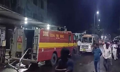 ஒடிசா:  மருத்துவ கல்லூரி தீ விபத்தில் பலி எண்ணிக்கை 12 ஆக உயர்வு

