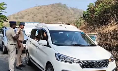 கோவை:  ரூ.37.30 லட்சம் மதிப்பிலான தங்க நகைகள் பறிமுதல்; பறக்கும் படை அதிரடி
