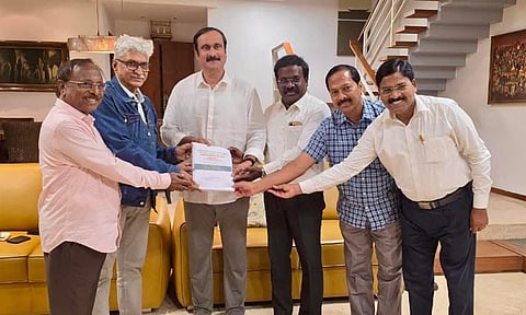 பாமக வரைவு தேர்தல் அறிக்கை தயார்; அன்புமணியிடம் சமர்ப்பிப்பு

