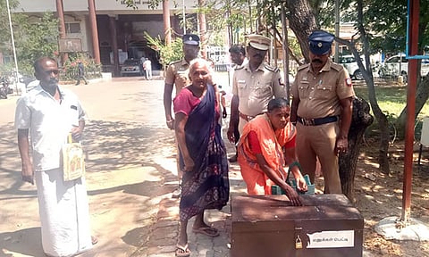 கலெக்டர் அலுவலகத்தில் மனு அளிக்க புதிய நடைமுறை: தேர்தல் விதிகளால் மாற்றம்