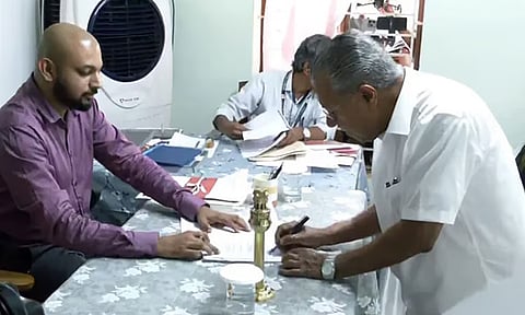 பினராயி விஜயனின் சொத்து மதிப்பு ரூ.1 கோடி - வேட்பு மனுவில் தகவல்