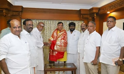 மன்சுக் மாண்டவியாவை சந்தித்த புதுச்சேரி முதல்-மந்திரி ரங்கசாமி - தொகுதி பங்கீடு ஒப்பந்தம் கையெழுத்து 