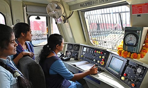 ரெயில் என்ஜின் டிரைவர்களுக்கு கிலோ மீட்டர் படி 25 சதவீதம் உயர்வு
