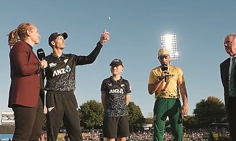 தென் ஆப்பிரிக்காவுக்கு எதிரான 3-வது டி20... நியூசிலாந்து பந்துவீச்சு தேர்வு