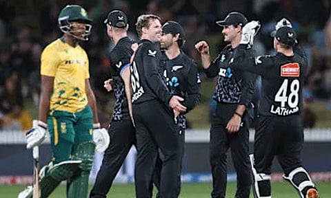 3-வது டி20: நியூசிலாந்து அபார பந்துவீச்சு.. தென் ஆப்பிரிக்கா 136 ரன்கள் சேர்ப்பு
