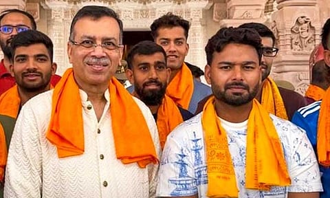 அயோத்தி கோவிலில் லக்னோ அணி  வீரர்கள் சாமி தரிசனம்