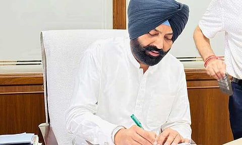 அதிகாரி தற்கொலை விவகாரம்: பஞ்சாப் மந்திரி திடீர் ராஜினாமா