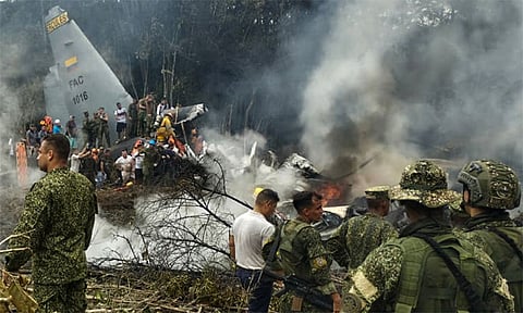கொலம்பியாவில் கீழே விழுந்து நொறுங்கிய விமானம்.. 66 ராணுவ வீரர்கள் பலியான சோகம்