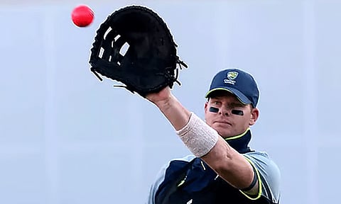 பி.எஸ்.எல் டி20: பயங்கரவாதிகளின் மிரட்டலுக்கு மத்தியில் பாகிஸ்தான் சென்றார் ஸ்டீவ் ஸ்மித்
