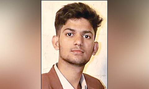 ஆன்லைன் சூதாட்டத்தால் மருத்துவ மாணவர் தூக்குப்போட்டு தற்கொலை