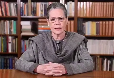 சோனியா காந்தி மருத்துவமனையில் அனுமதி