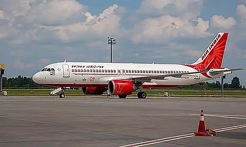 லண்டன் புறப்பட்ட ‘ஏர் இந்தியா’ விமானத்தில் தொழில்நுட்பக் கோளாறு - டெல்லியில் அவசரமாக தரையிறக்கம்