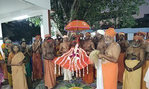 கொடிப்பட்ட ஊர்வலம்