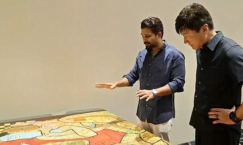 ஜப்பானிய சிஇஓ-வுக்கு  “சீதா ராம கல்யாணம்” ஓவியத்தை பரிசளித்த நடிகர் அல்லு அர்ஜுன்