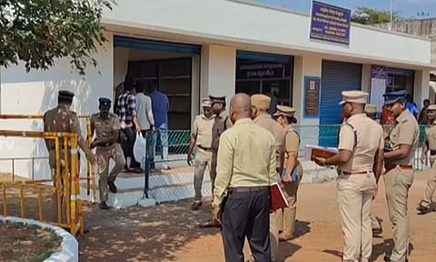 சென்னை புழல் ​சிறையில் கைதிகளிடையே மோதல் - ஒருவர் படுகாயம் 