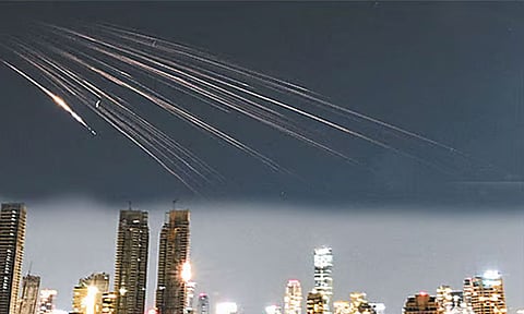 ஐக்கிய அரபு அமீரகம் மீது 16 ஏவுகணைகள், 42 டிரோன்களை வீசி தாக்குதல் நடத்திய ஈரான்