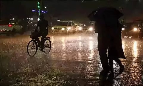 5 மாவட்டங்களில் இரவு 10 மணி வரை மழைக்கு வாய்ப்பு
