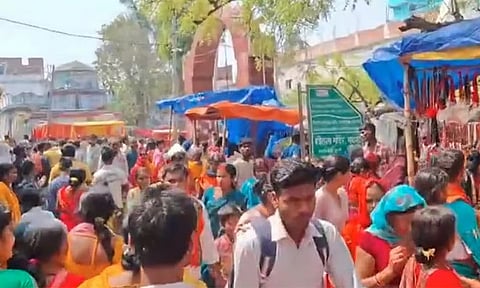 சிறப்பு பூஜை.. கோவிலில் ஏற்பட்ட கூட்ட நெரிசலில் சிக்கி 8 பெண்கள் உயிரிழப்பு