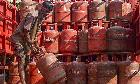 நாளை முதல் கியாஸ் சிலிண்டர் விலை உயர்வு?