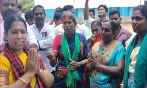 எங்கள் ஒட்டு உங்களுக்கு வேண்டாமா? வேட்பாளாரிடம் கேள்விகளால் துளைத்த மக்கள்..