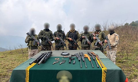 மணிப்பூர்:  பல்வேறு குழுக்களை சேர்ந்த 17 பேர் கைது; பயங்கர ஆயுதங்கள் பறிமுதல்
