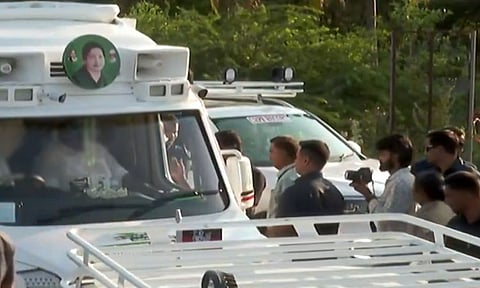 எடப்பாடி பழனிசாமியின் பிரசார வாகனத்தில் தேர்தல் பறக்கும்படை சோதனை!