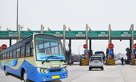 சுங்கச்சாவடிகளில் கட்டண உயர்வால் விழி பிதுங்கும் அரசு போக்குவரத்து கழகம்