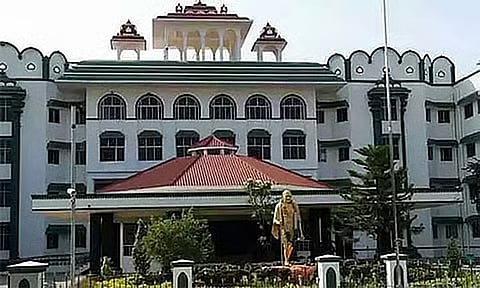 காவல் அதிகாரிகளுக்கு நிர்வாக நடுவர் அதிகாரம் - அரசாணைக்கு ஐகோர்ட்டு மதுரைக் கிளை இடைக்கால தடை 